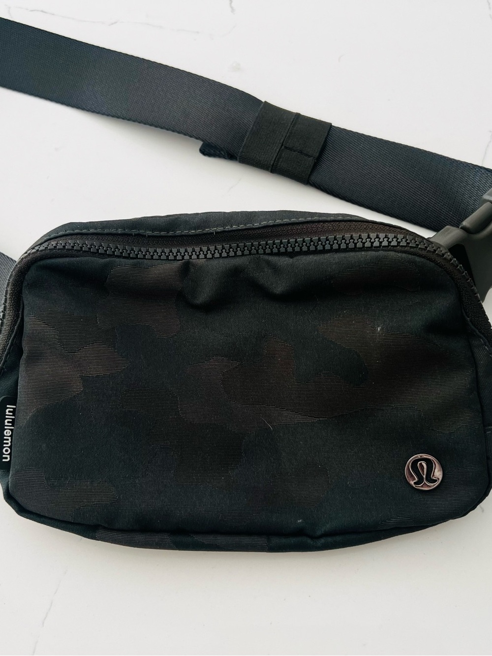 lululemon Everywhere Belt Bag-camo